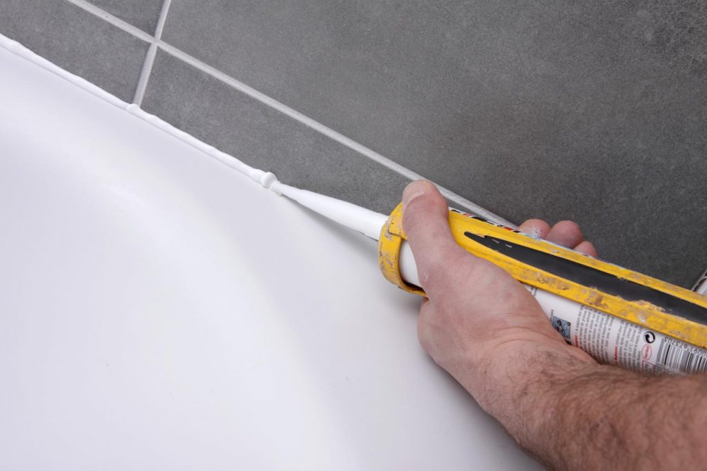 Silicone-and-grout-replace-in-Bathroom-Renovare