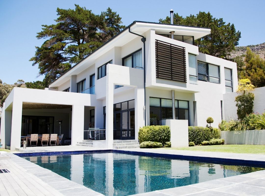 Luxury white house with a pool | Featured image for “Luxury Renovation Ideas” | Blog